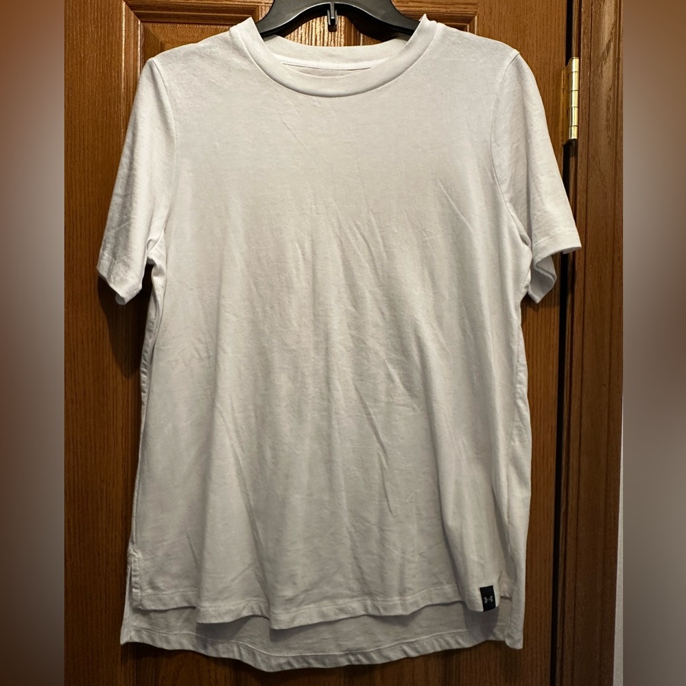 UNDER ARMOUR - White T-Shirt - Size Large - Loose